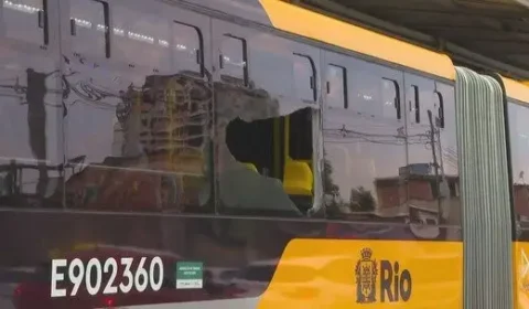 Passageiro morre baleado dentro de ônibus do BRT durante operação da PM no Rio