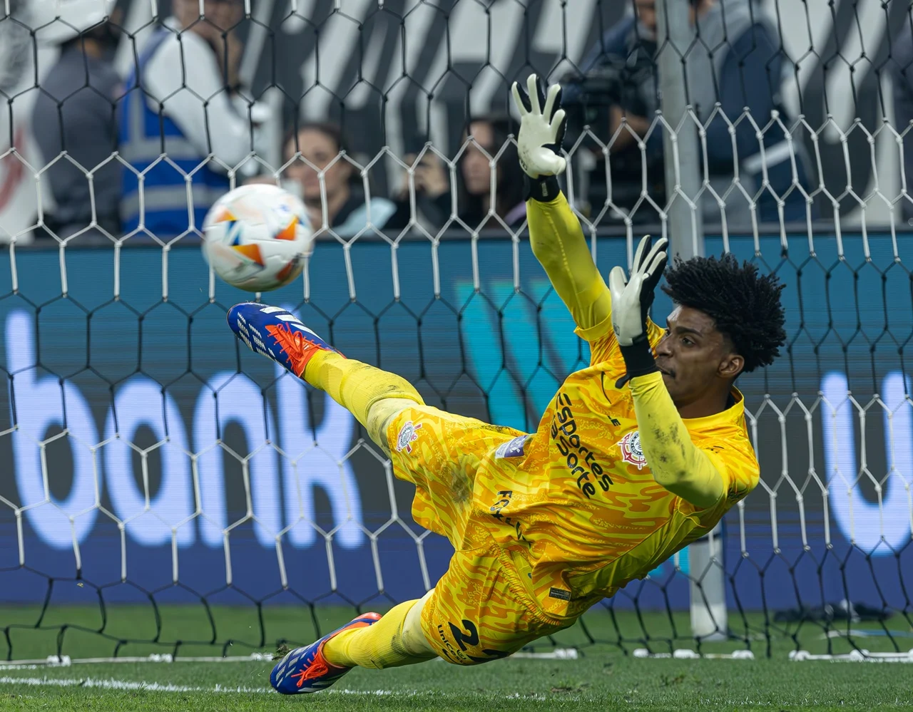 Hugo Souza — Corinthians