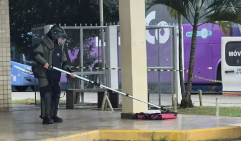 Homem é preso com granadas e drogas em mala dentro de ônibus em MG; veja o vídeo