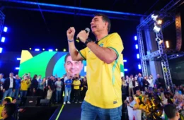 Flávio Bolsonaro aciona Justiça contra fake news da Secom hoje