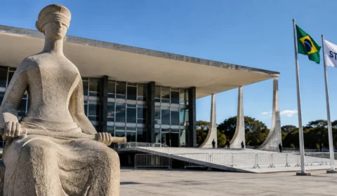 Disputa entre STF e TSE entra no debate eleitoral; comentaristas analisam crise institucional