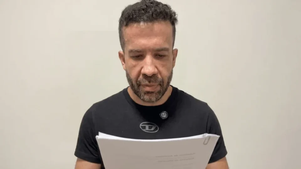 Janones publica suposta retratação de Nikolas e só depois revela a pegadinha