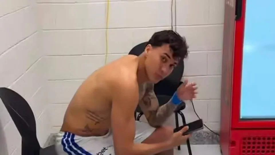 “Papai tá aqui”: Alexsander responde provocação de Kaio Jorge após virada do Atlético-MG