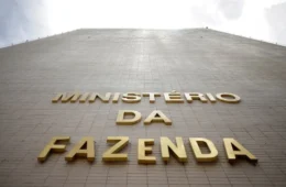 Governo reduz previsão de crescimento do PIB para 2% em 2026 sob pressão dos juros