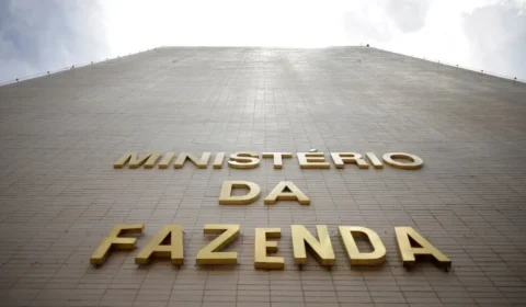 Governo reduz previsão de crescimento do PIB para 2% em 2026 sob pressão dos juros