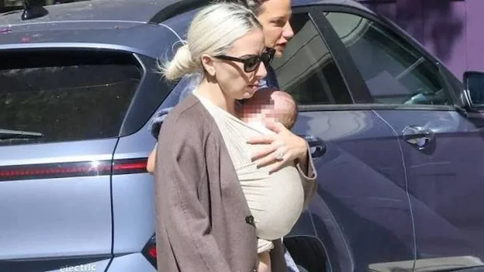 Lady Gaga é mãe pela primeira vez com Michael Polansky