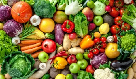 Alface, cebola, batata e mamão ficam mais baratos no atacado; quedas passam de 10%