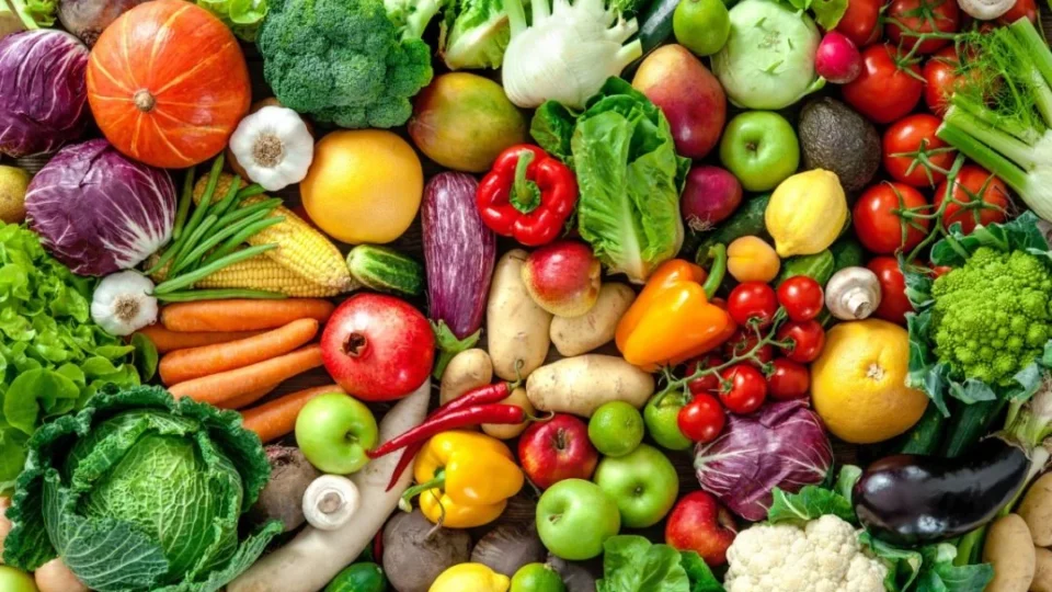 Alface, cebola, batata e mamão ficam mais baratos no atacado; quedas passam de 10%