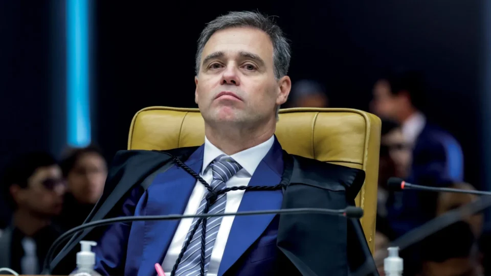 Mendonça diz que PF monitorou sua vida de forma ilegal por quase um mês