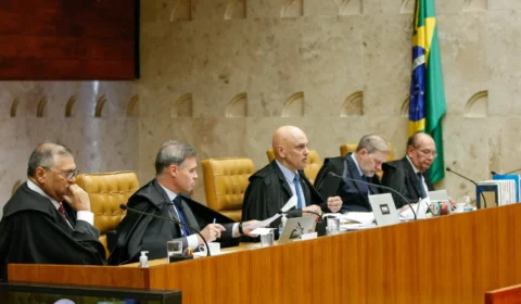 Crise no STF expõe racha entre ministros após mensagens de Moraes e Vorcaro