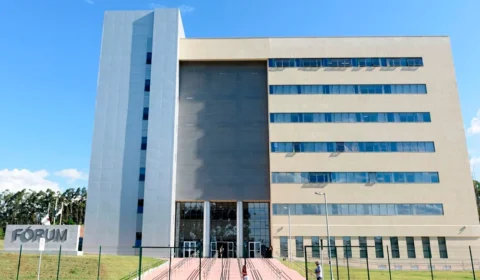 Transportadora é condenada a pagar R$ 100 mil a motorista após acidente na BR-040