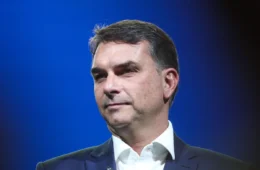 Flávio Bolsonaro faz “pronunciamento à nação” e associa Moraes ao governo Lula