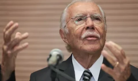 José Sarney recebe alta hospitalar após tratamento de pneumonia