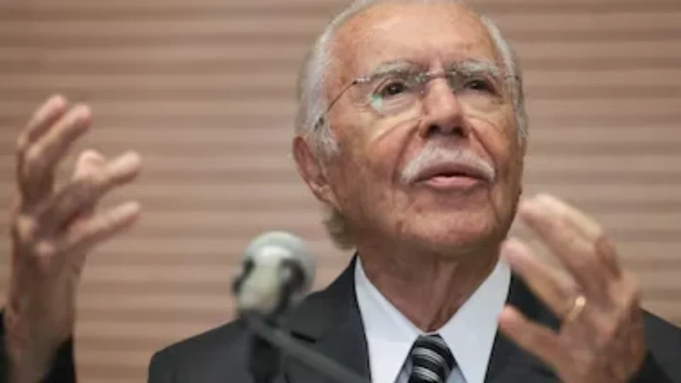 José Sarney recebe alta hospitalar após tratamento de pneumonia