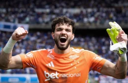 Otávio é eleito goleiro do mês no Brasileirão e torcida do Cruzeiro reage: “Único que salva”