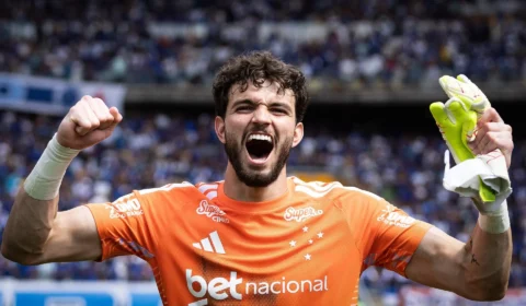 Otávio é eleito goleiro do mês no Brasileirão e torcida do Cruzeiro reage: “Único que salva”