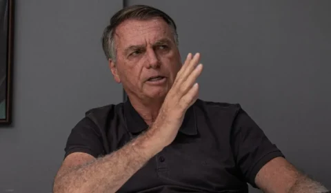 TSE proíbe uso de imagem de Bolsonaro em santinhos que indiquem apoio a candidatos