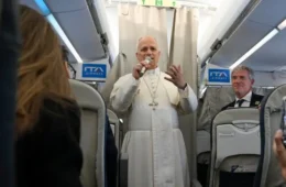 Papa Leão XIV diz que uso da religião pela extrema direita “não representa o cristianismo”