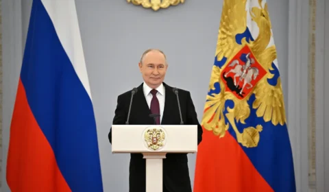 Partido de Putin lidera eleição parlamentar na Rússia com 57,5% dos votos na apuração inicial