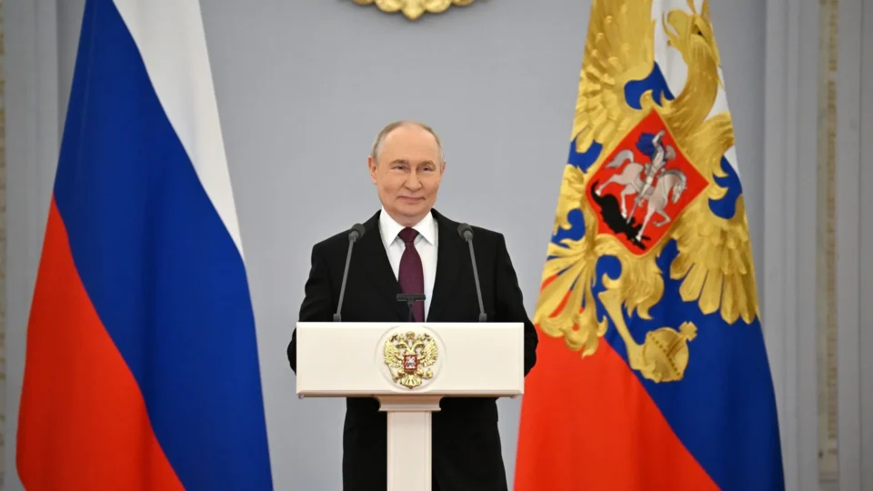 Partido de Putin lidera eleição parlamentar na Rússia com 57,5% dos votos na apuração inicial
