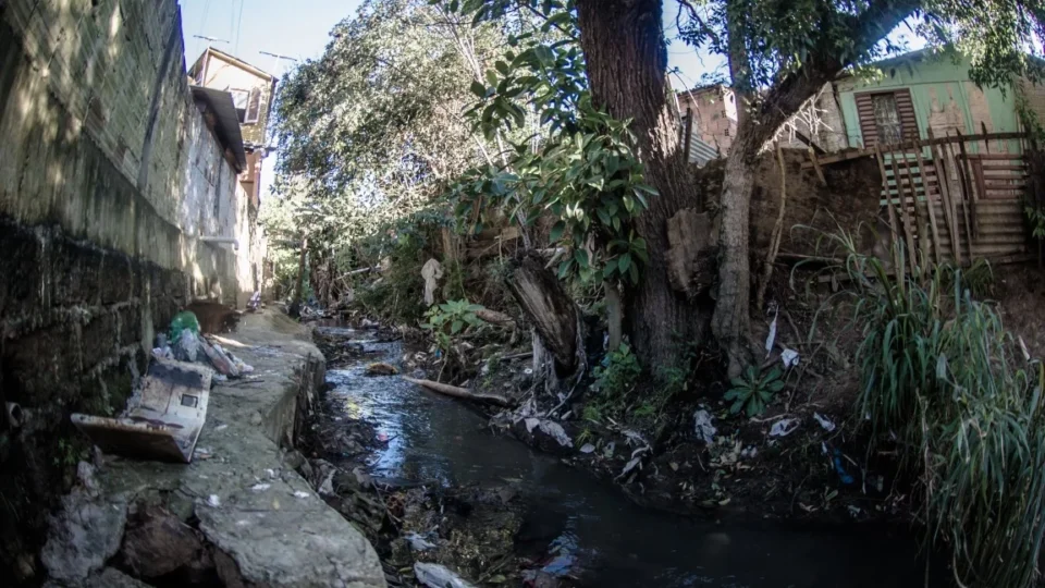 Só 20% dos principais candidatos têm planos abrangentes para saneamento, aponta estudo