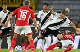 Vasco empata com Santa Fe e deixa vaga na semifinal em aberto