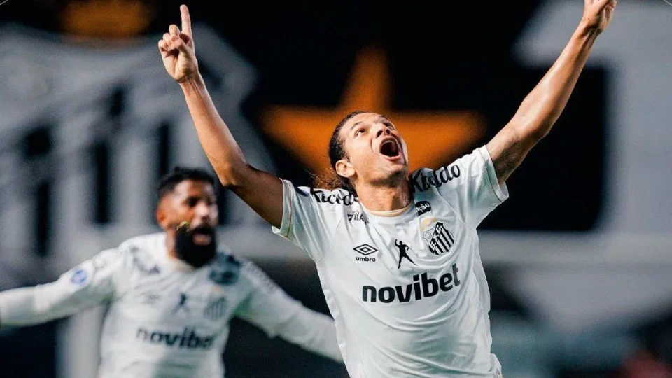 Santos vence Atlético-MG por 2 a 0 e abre vantagem nas quartas da Sul-Americana