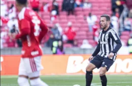 Santos vence o Internacional por 3 a 2 no Beira-Rio e afunda o Colorado no Brasileirão