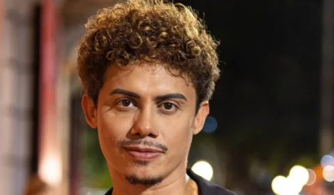Silvero Pereira manda recado a amigos que pegam dinheiro emprestado e não pagam