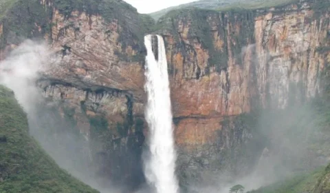 Cachoeira mais alta de MG é reaberta após interdição por risco e novas medidas de segurança