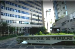 Greve de professores de escolas particulares continua após audiência terminar sem acordo em MG