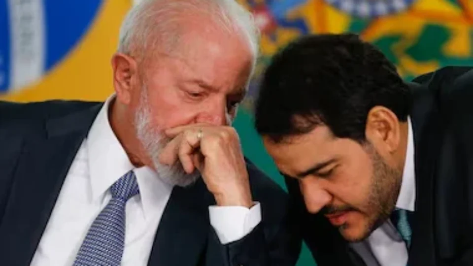 Lula chama AGU ao Alvorada após Mendonça afastar chefe da PF