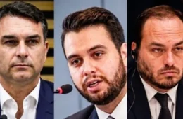 Flávio Bolsonaro interrompe campanha e visita Filipe Martins na prisão