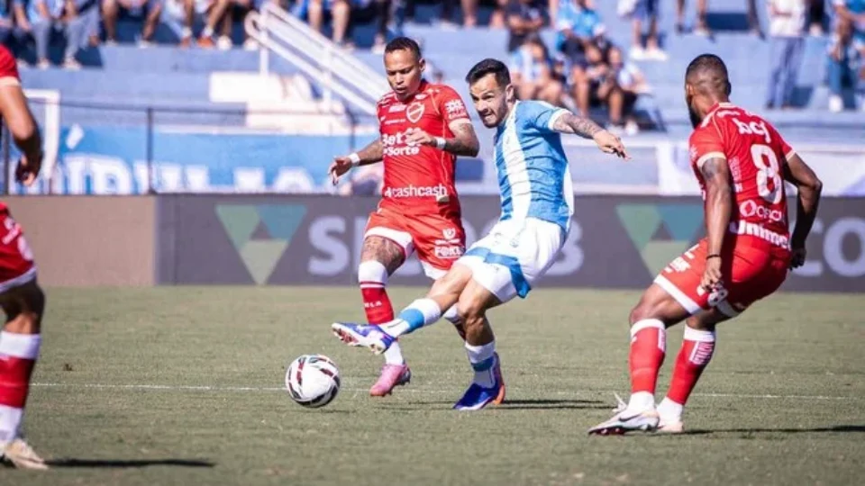 Líder Vila Nova recebe Londrina em duelo de extremos na reta final da Série B