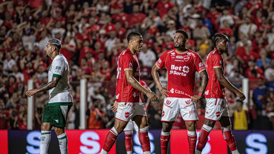 Vila Nova x América-MG hoje: onde assistir, horário e escalações pela Série B