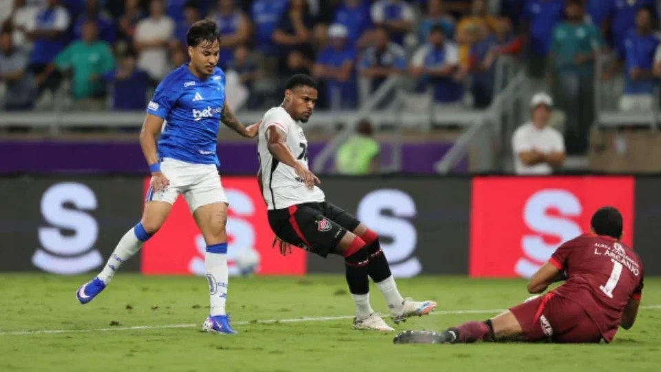 Vitória x Cruzeiro: duelo no Barradão pode mudar os rumos dos dois times no Brasileirão