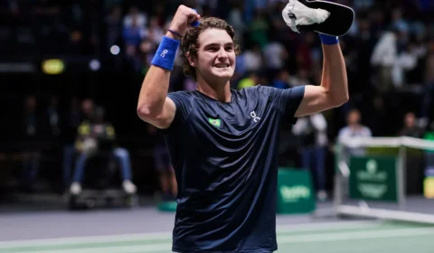 João Fonseca vira contra Stricker e coloca Brasil na frente da Suíça na Copa Davis