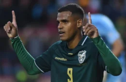 Enzo Monteiro rescinde na Coreia e volta ao Santos, mas ficará fora do Brasileirão