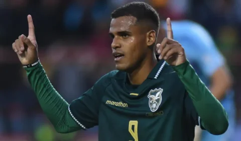Enzo Monteiro rescinde na Coreia e volta ao Santos, mas ficará fora do Brasileirão