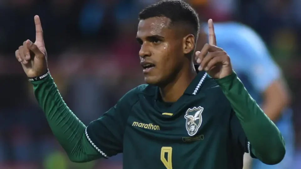 Enzo Monteiro rescinde na Coreia e volta ao Santos, mas ficará fora do Brasileirão