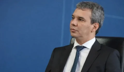 André Mendonça intima ministro da Justiça a se manifestar sobre afastamento de Andrei Rodrigues da PF