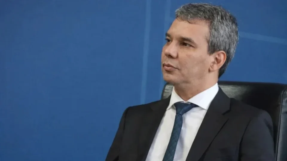 André Mendonça intima ministro da Justiça a se manifestar sobre afastamento de Andrei Rodrigues da PF