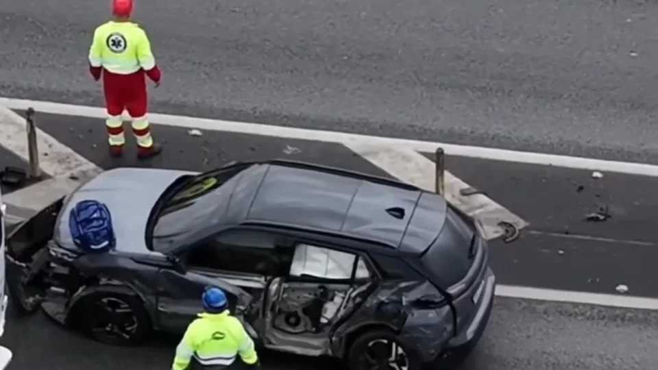 Motociclista morre após colisão envolvendo moto carro e caminhão na Via Anchieta