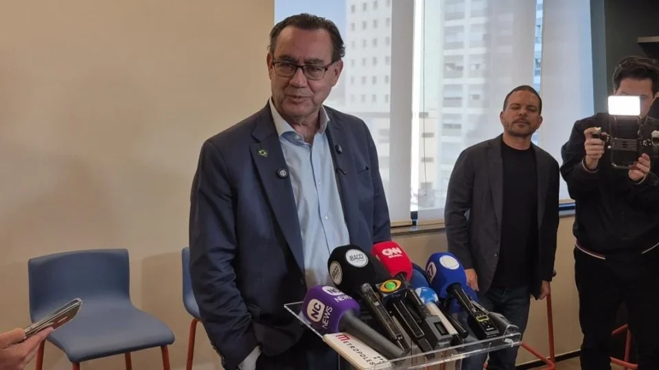 Cury diz que não haverá “blindagem” em um eventual governo e cobra explicações de Moraes