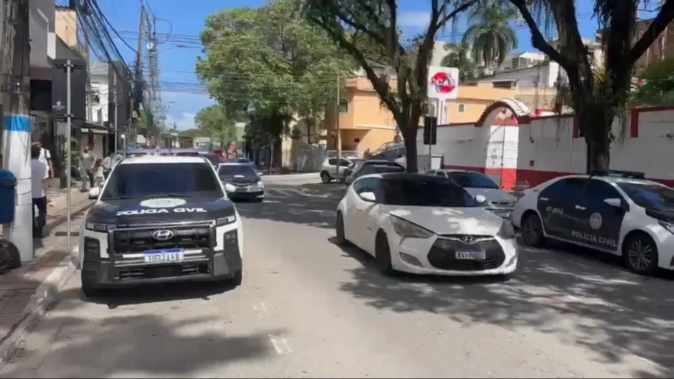 Operação da Polícia Civil prende três e mira esquema de desmanche de carros em Itaguaí