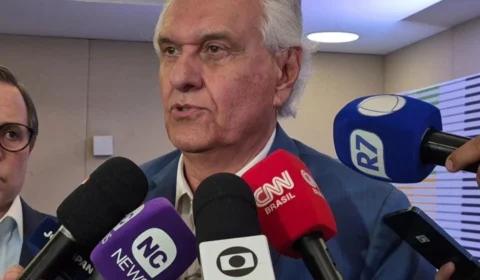 Ronaldo Caiado critica Lula e Flávio e diz que Brasil não pode ter “corrupto de estimação”