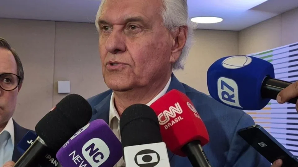 Ronaldo Caiado critica Lula e Flávio e diz que Brasil não pode ter “corrupto de estimação”
