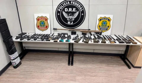 PF e PRF apreendem fuzil .50, dez fuzis 7,62 e submetralhadora na Dutra