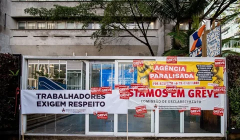 Greve da Caixa continua após rejeição de acordo e bancários definem novos atos nesta segunda