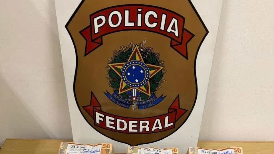 PF apreende R$ 600 mil em espécie durante ação contra crimes eleitorais em Niterói